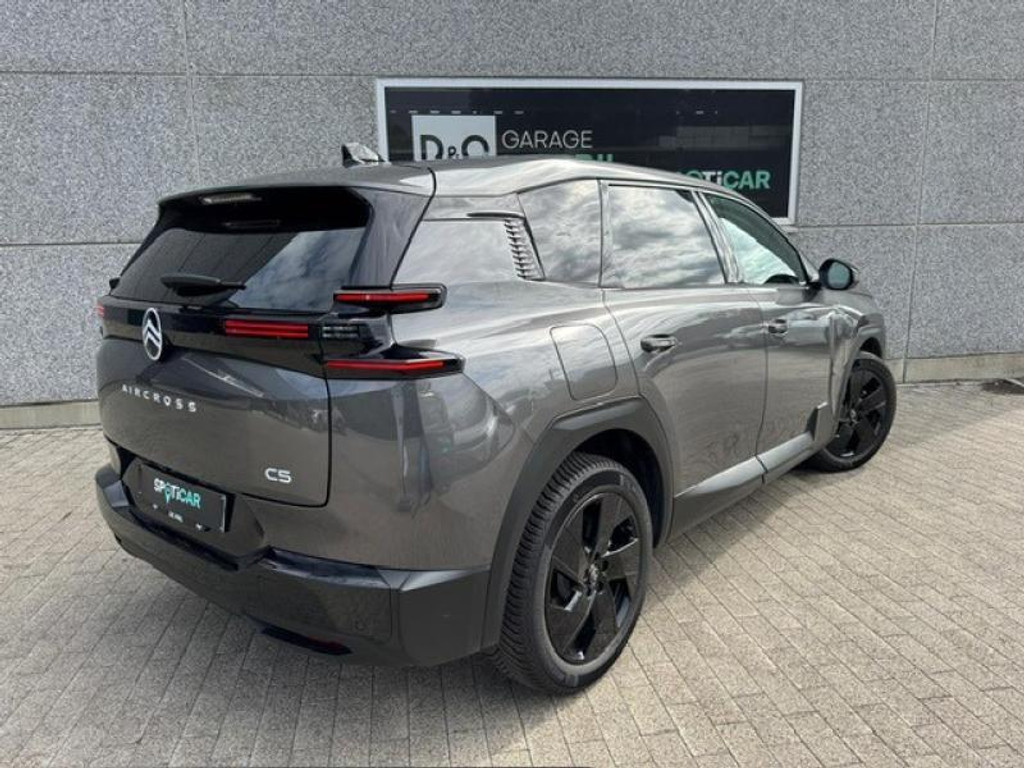 56531917-2.jpg