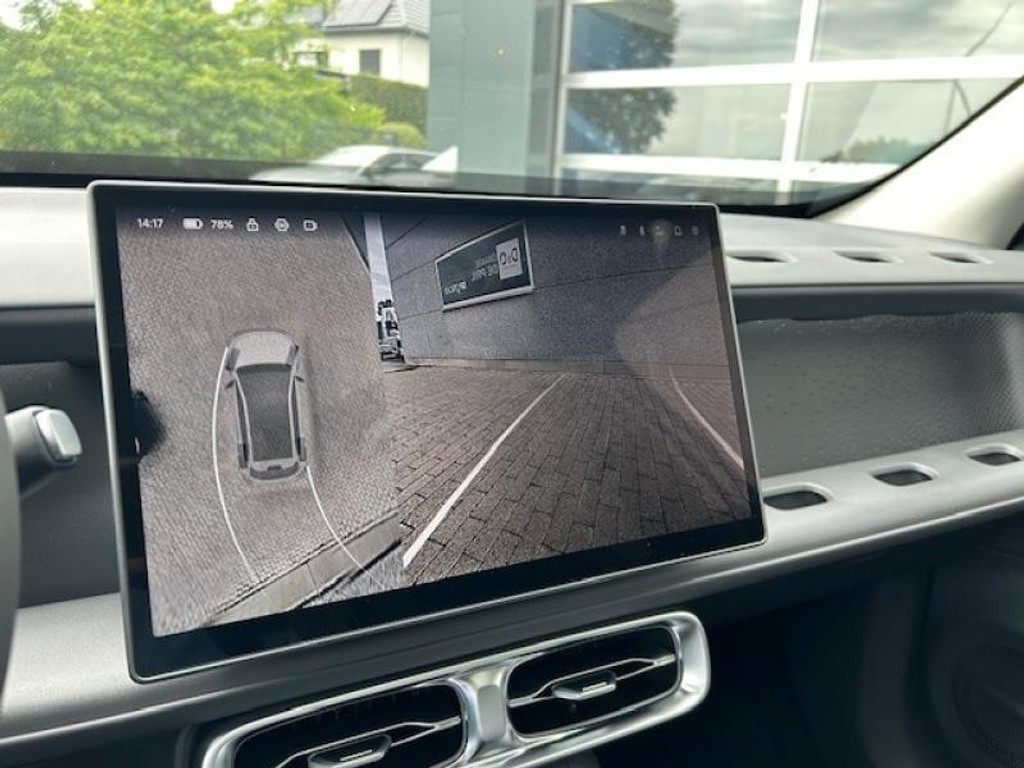 56829884-3.jpg